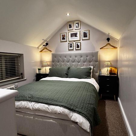 Вилла The Tower, 1 Bed 1850'S Tiny House Молдон Экстерьер фото
